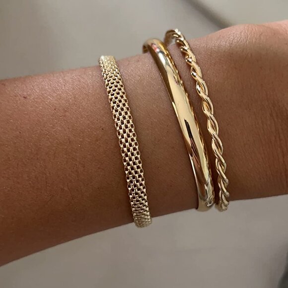 Neiman Marcus 18K Gold-Plated Italian 5mm Mesh Link Chain Bracelet - Picture 4 of 4